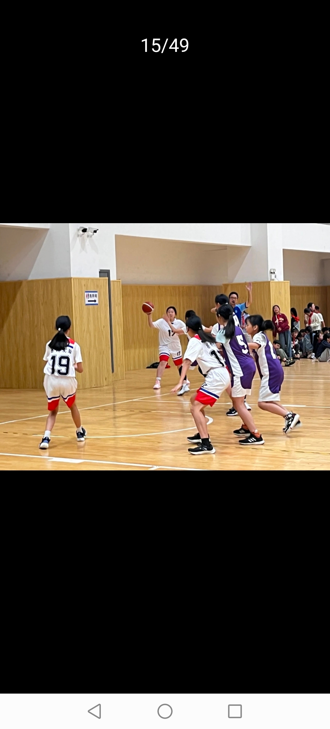 球场上的激情对决,观众尽情欣赏 球场上的激情对决,观众尽情欣赏