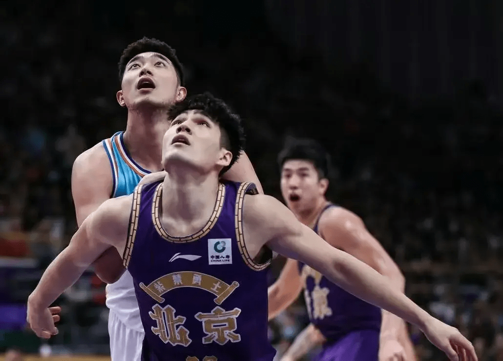 波尔多队球员全力以赴,取得连胜 波尔多队球员全力以赴,取得连胜