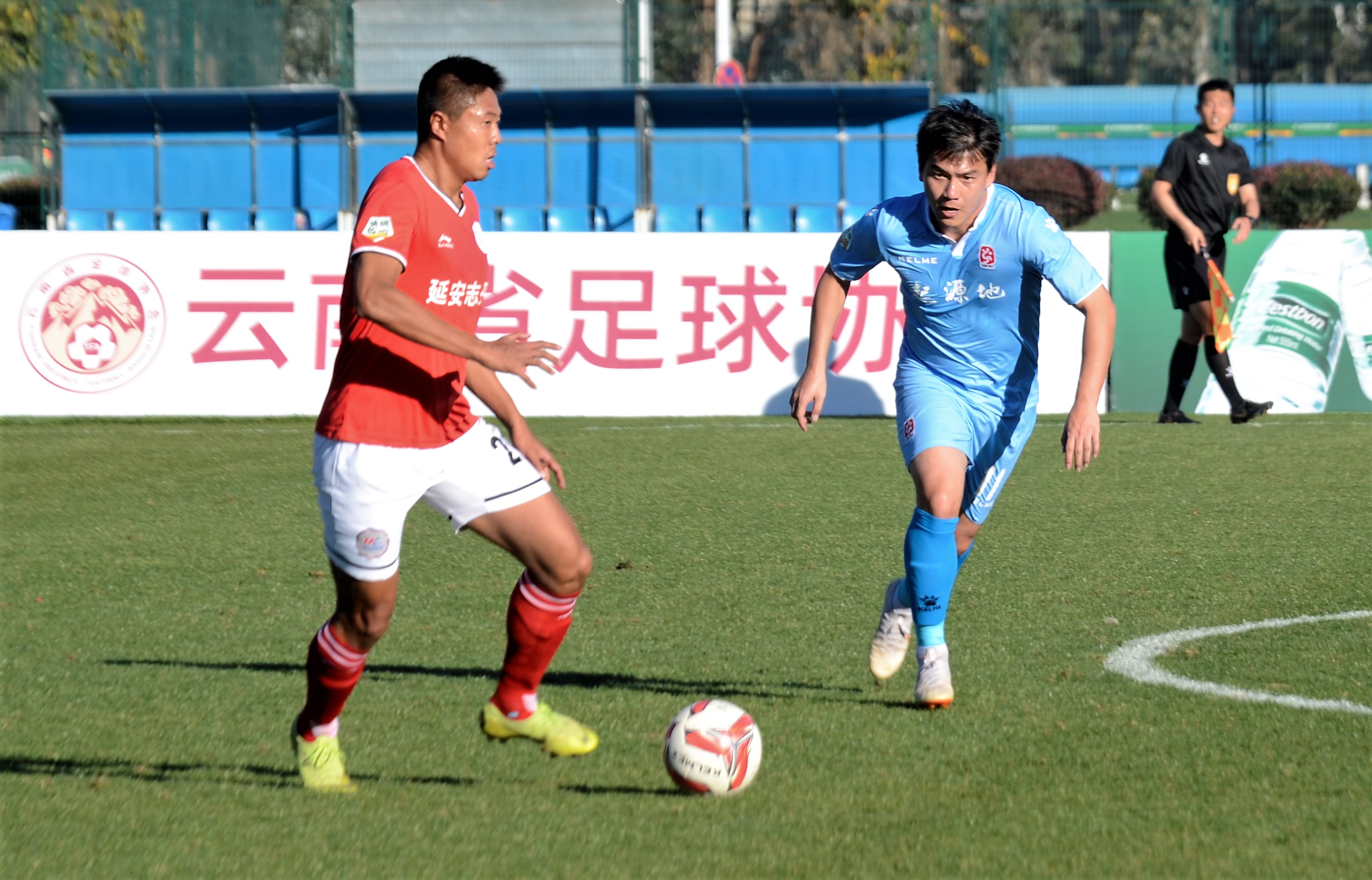 波尔多队球员全力以赴,取得连胜 波尔多队球员全力以赴,取得连胜