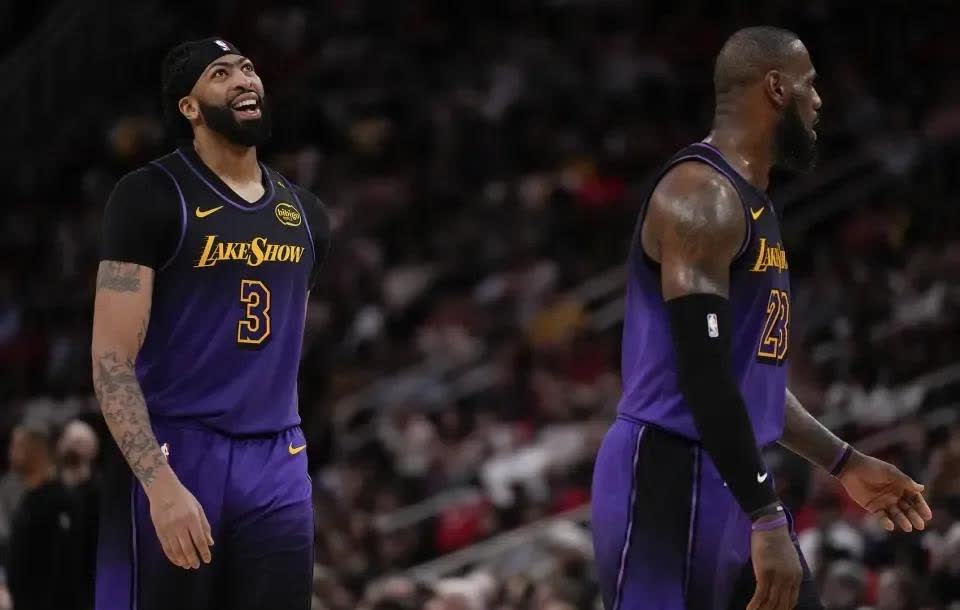 联盟冠军球队阵容混乱，教练组需调整策略