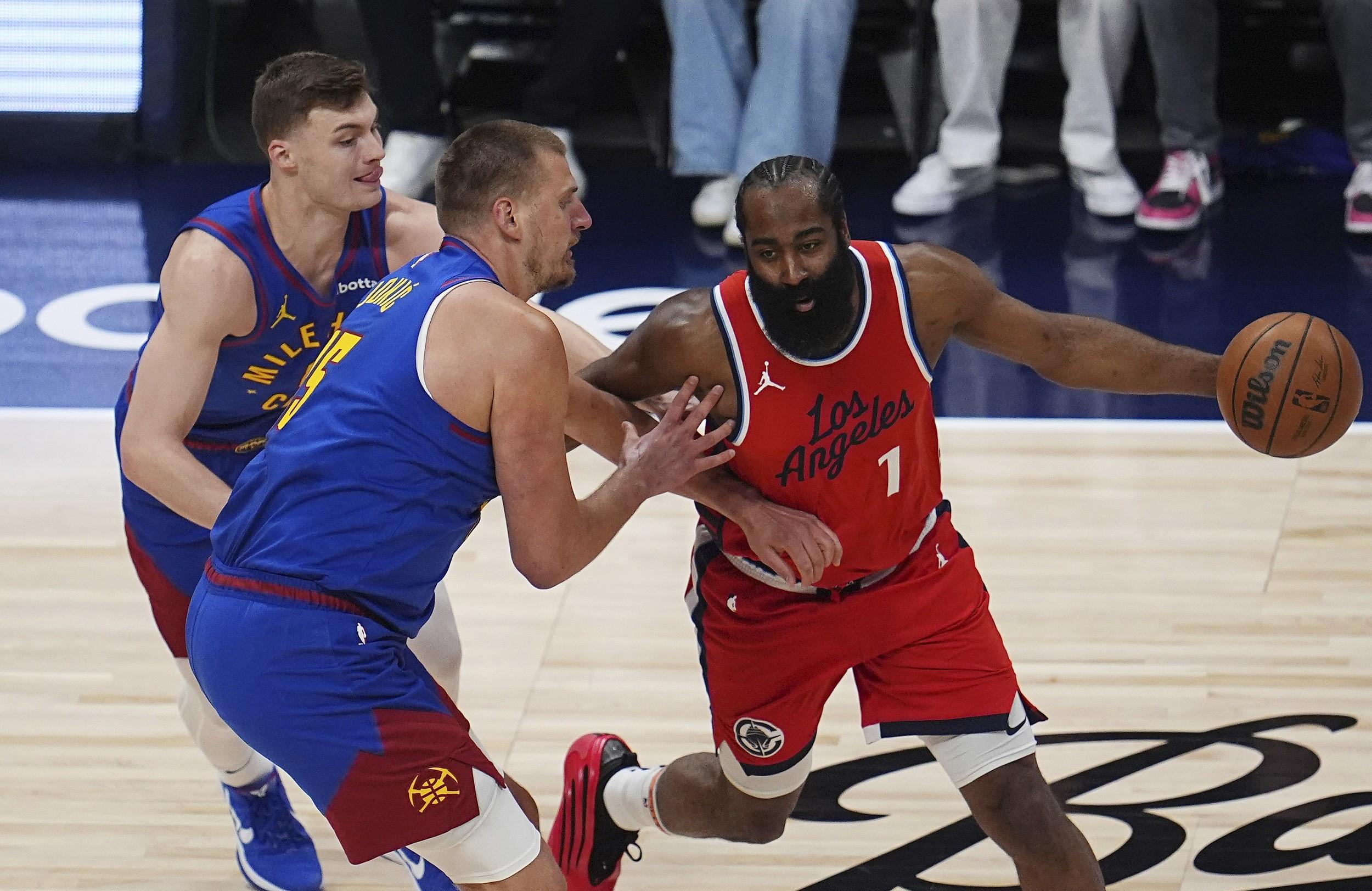 关于雄鹿横扫开拓者,主场连胜气势如虹的信息 关于雄鹿横扫开拓者,主场连胜气势如虹的信息