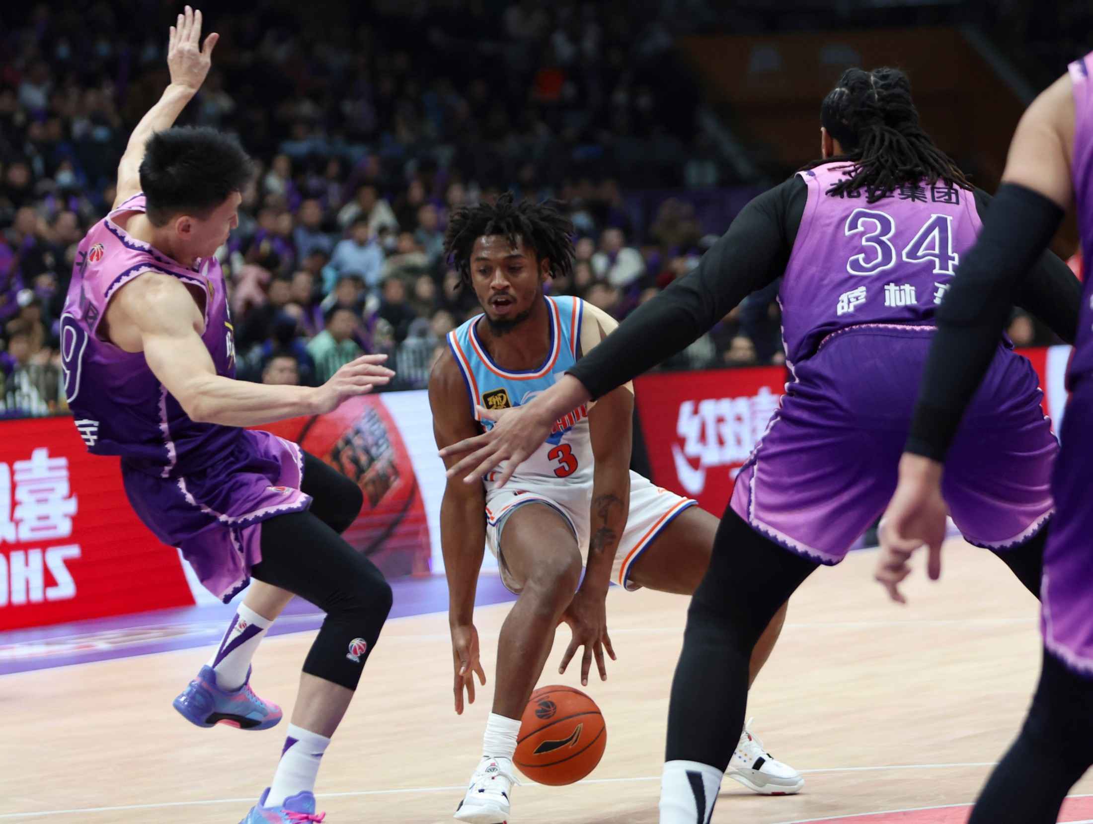 福建队逆转山西队，詹姆斯点燃赛场