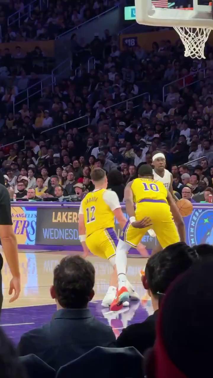 尼克斯鏖战步行者，霍勒迪状态火热