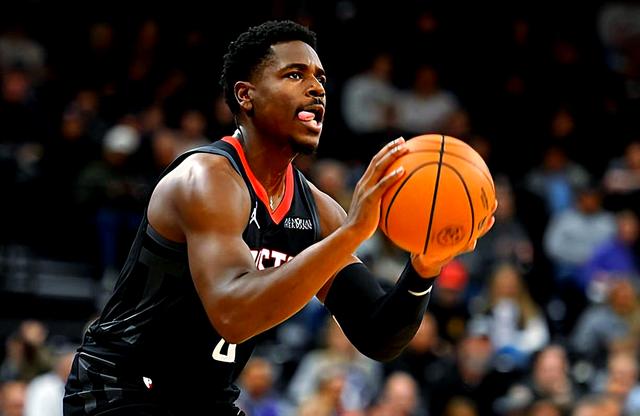 广东队险胜火箭，霍勒迪关键制胜