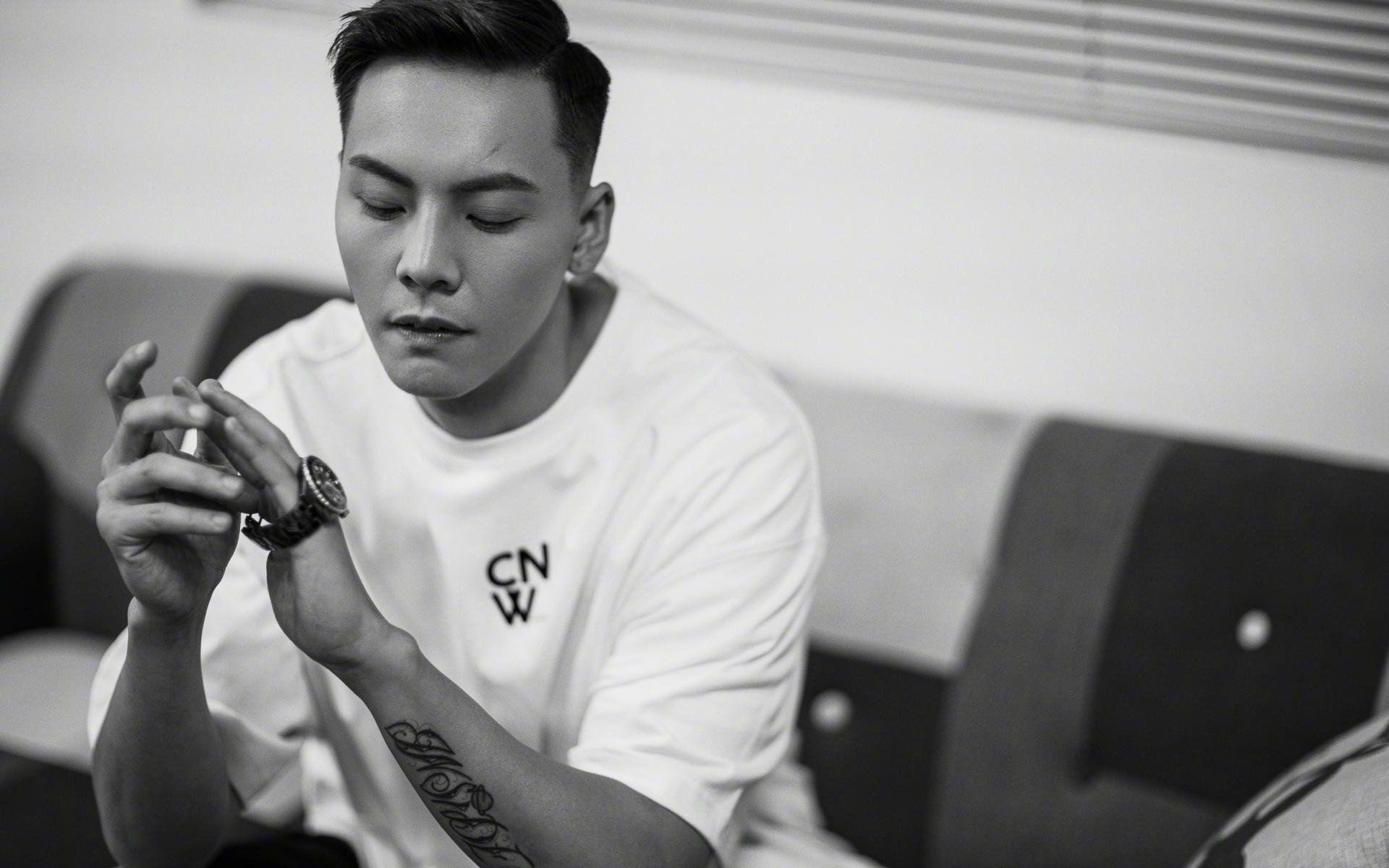 布克如日中天统治攻防,绿军万箭齐发射落国王