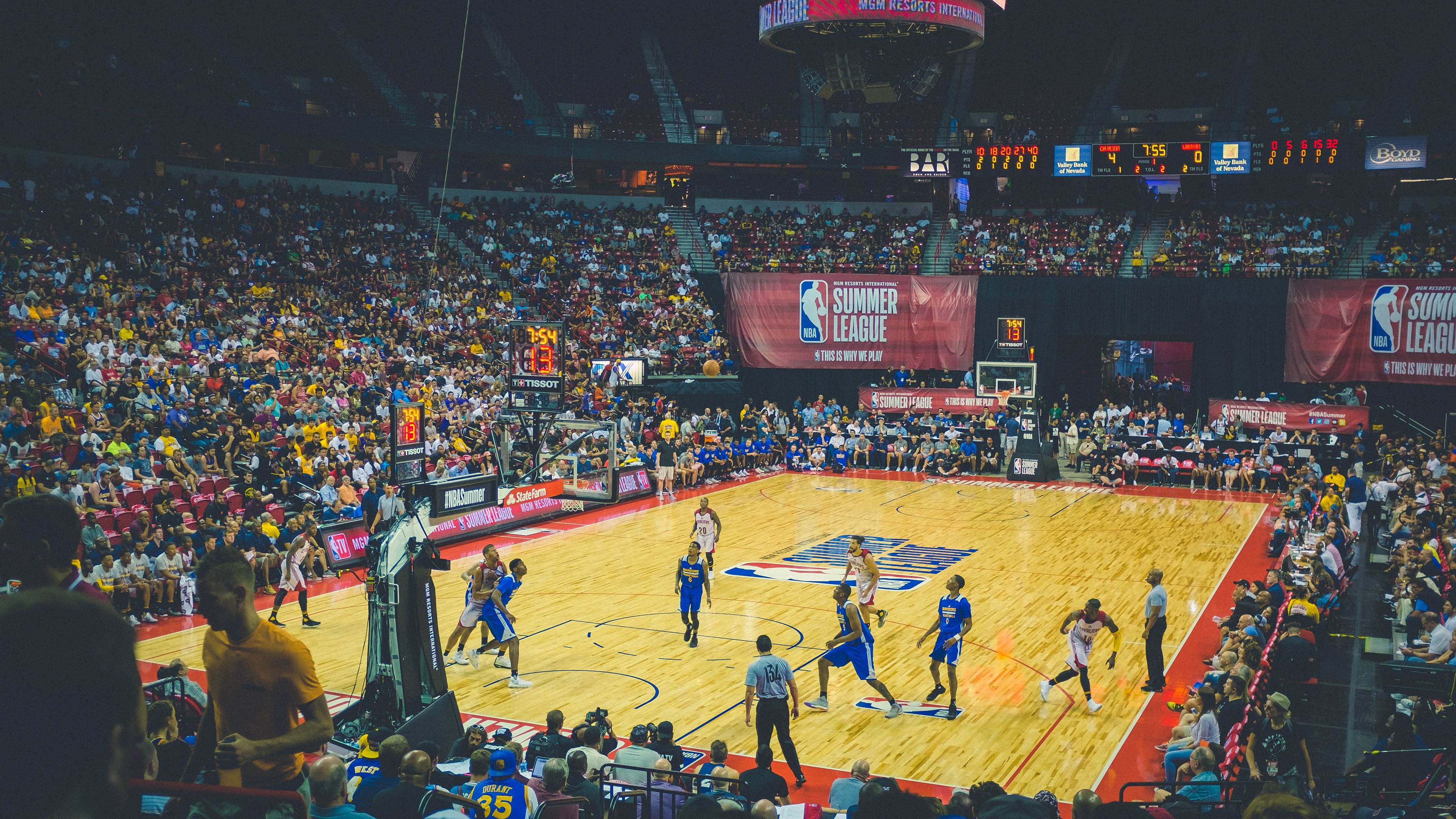 极限的隐喻，当雄鹿带走掘金，伦纳德在绿茵场接管决赛